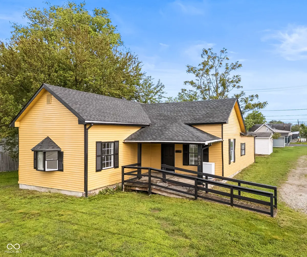 802 W Laurel Street, Seymour, IN 47274 - #1