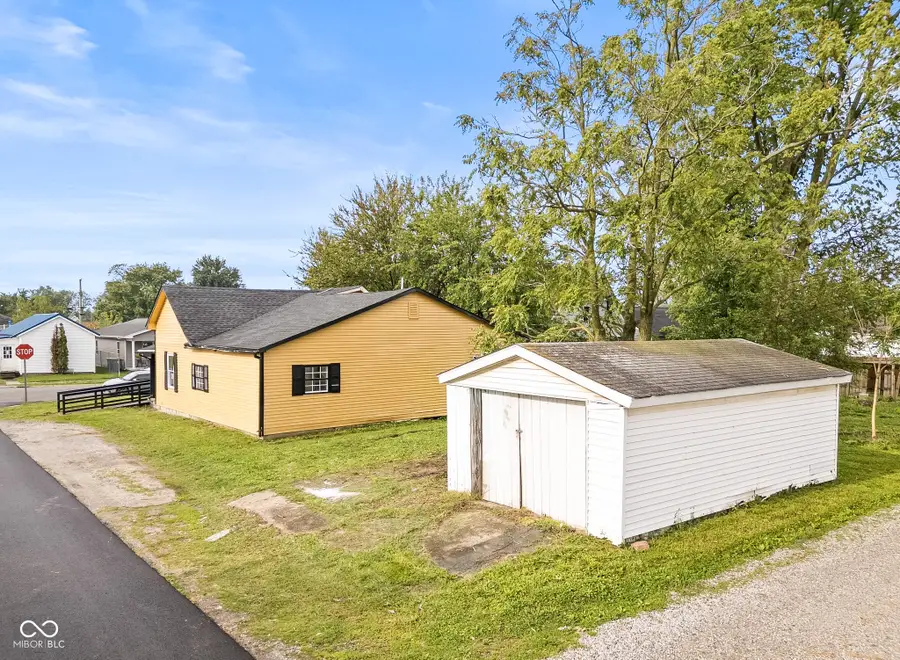 802 W Laurel Street, Seymour, IN 47274 - #3