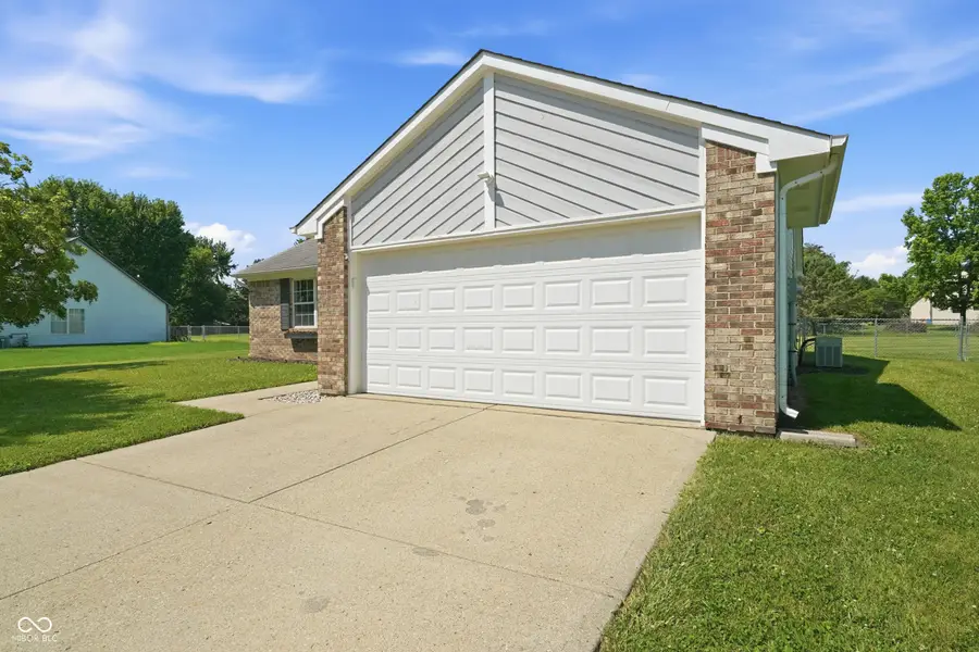 2410 S Brandywine Lane, Greenfield, IN 46140 - #3