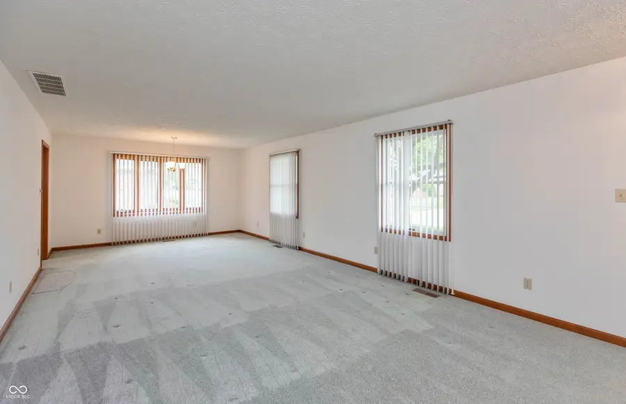 811 S School Street, Brownsburg, IN 46112 - #3