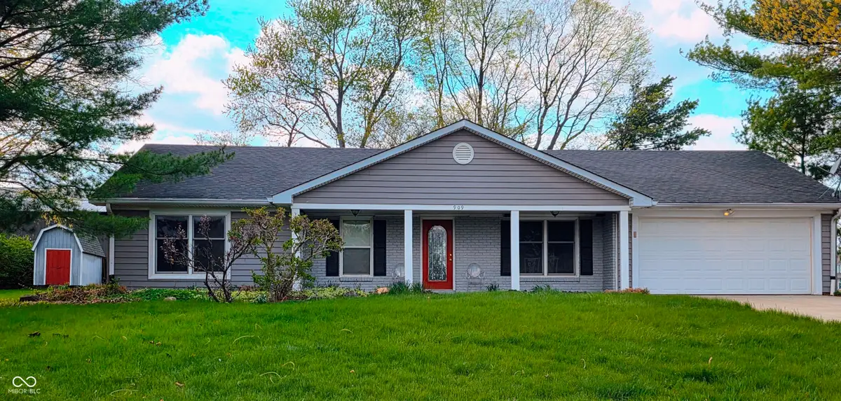 909 Cardinal Drive, Zionsville, IN 46077 - #1