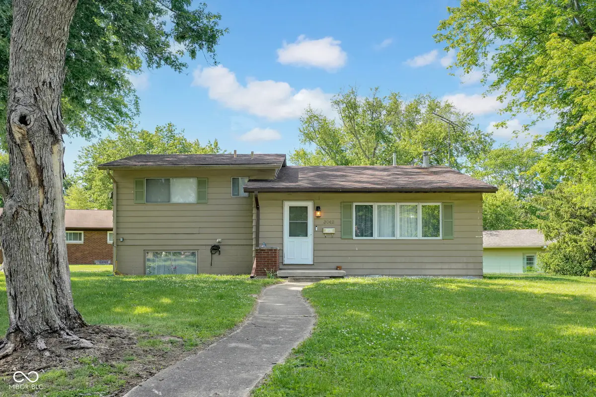 3042 Fairlawn Drive, Columbus, IN 47203 - #1