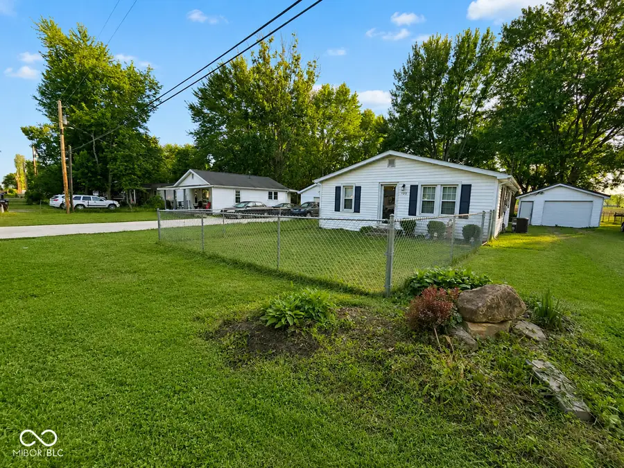 528 Della Road, Columbus, IN 47203 - #3