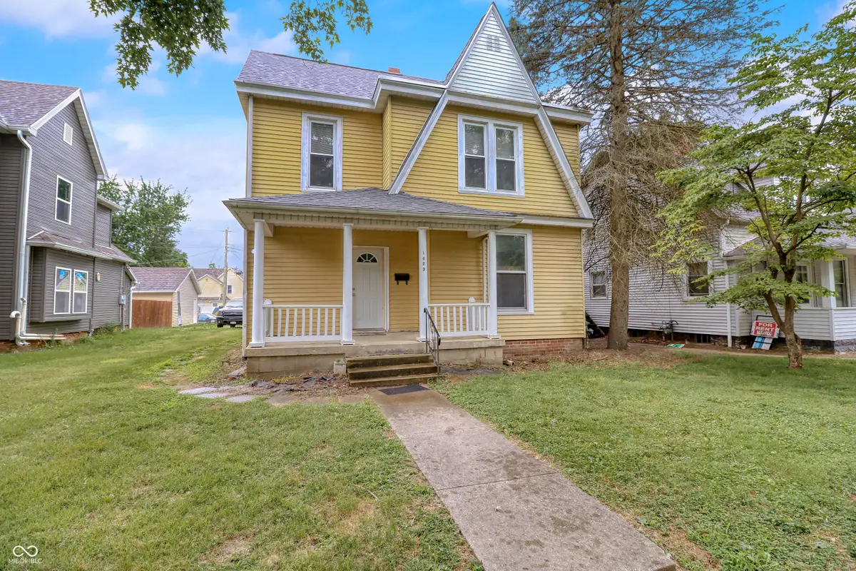 1005 W Beechwood Avenue, Muncie, IN 47303 - #1