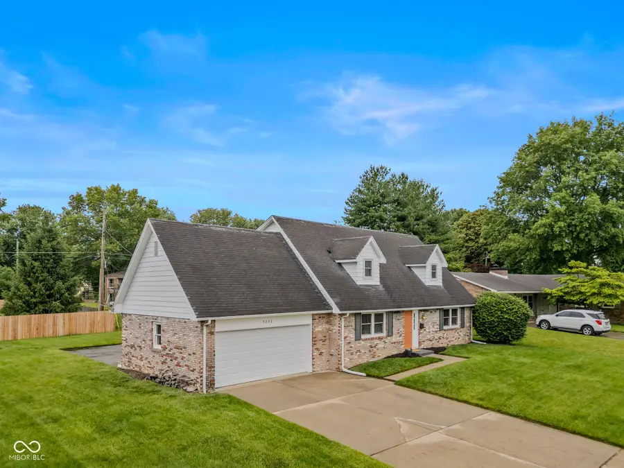 3232 Fairlawn Drive, Columbus, IN 47203 - #3