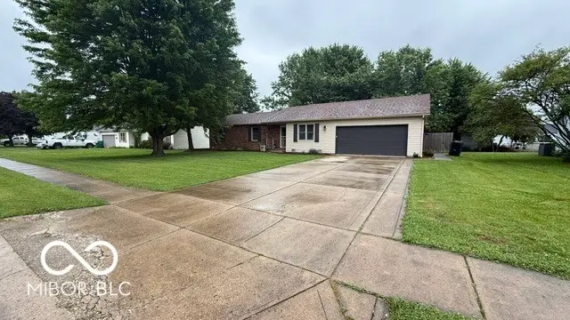 5376 Collett Drive E, Camby, IN 46113 - #2