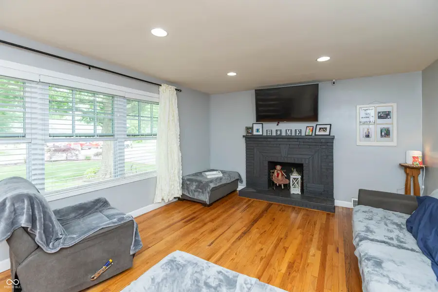 901 North Drive, Seymour, IN 47274 - #3