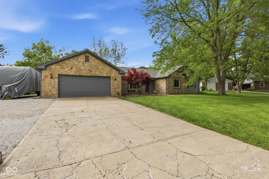 7164 Sandalwood Drive, Avon, IN 46123 - #2
