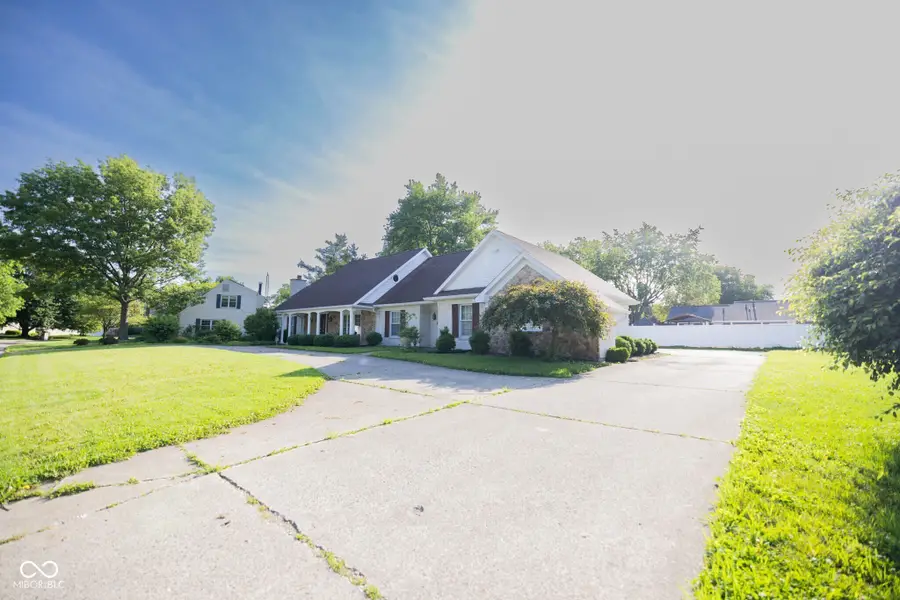3900 N Vienna Woods Drive, Muncie, IN 47304 - #3