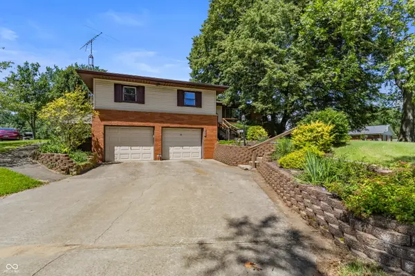852 Knollwood Drive, Columbus, IN 47203