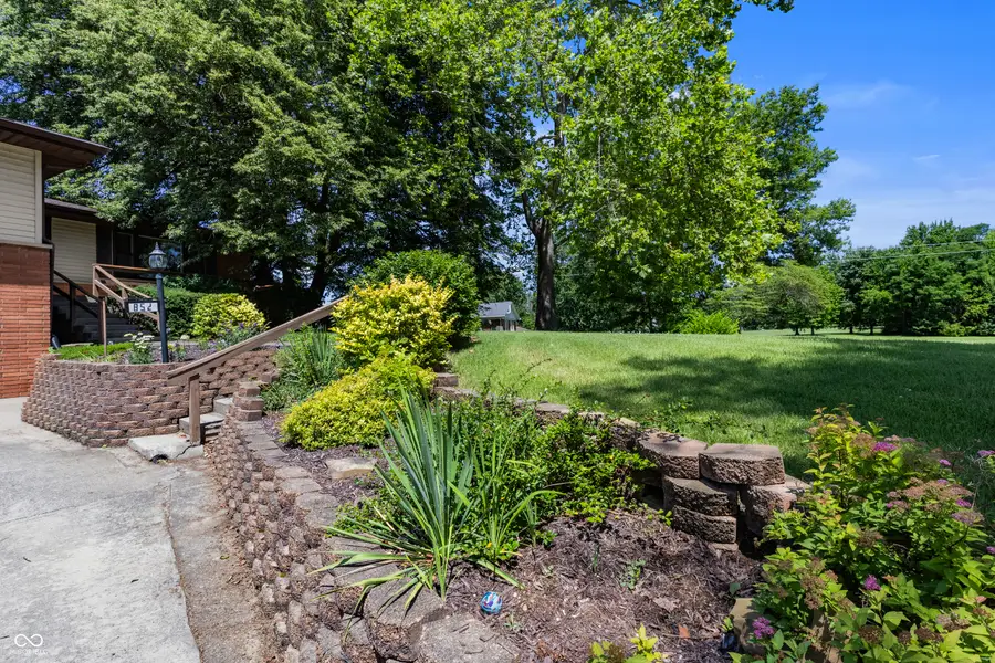 852 Knollwood Drive, Columbus, IN 47203 - #3