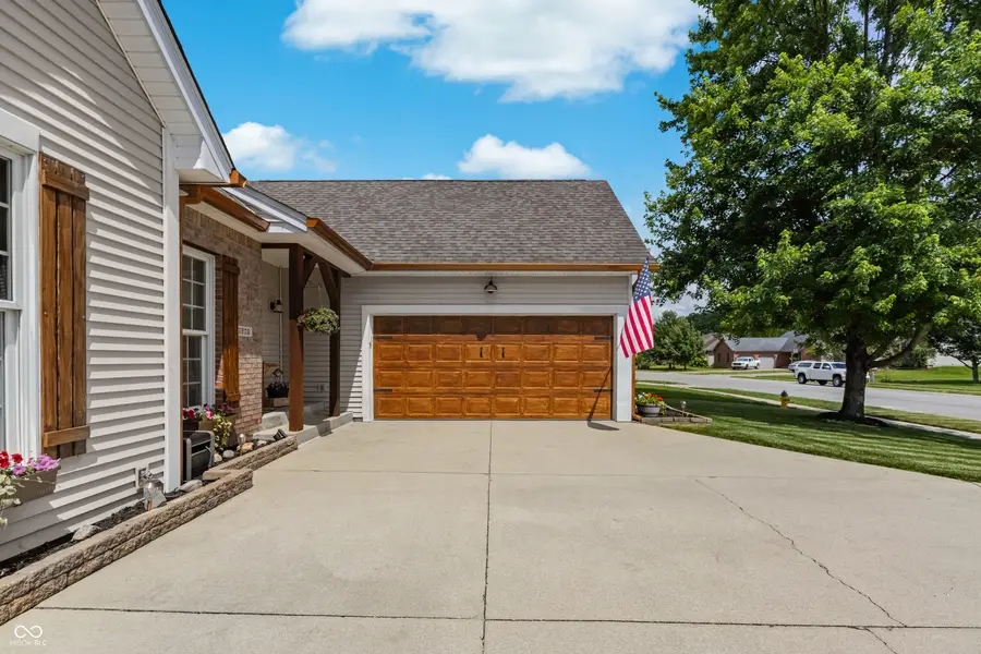 5926 Regency Drive, Columbus, IN 47203 - #2