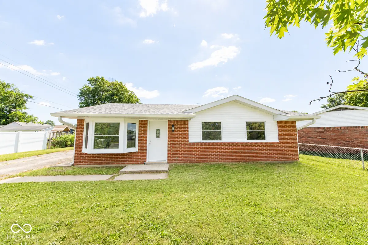1215 N Gladstone Avenue, Columbus, IN 47201 - #1