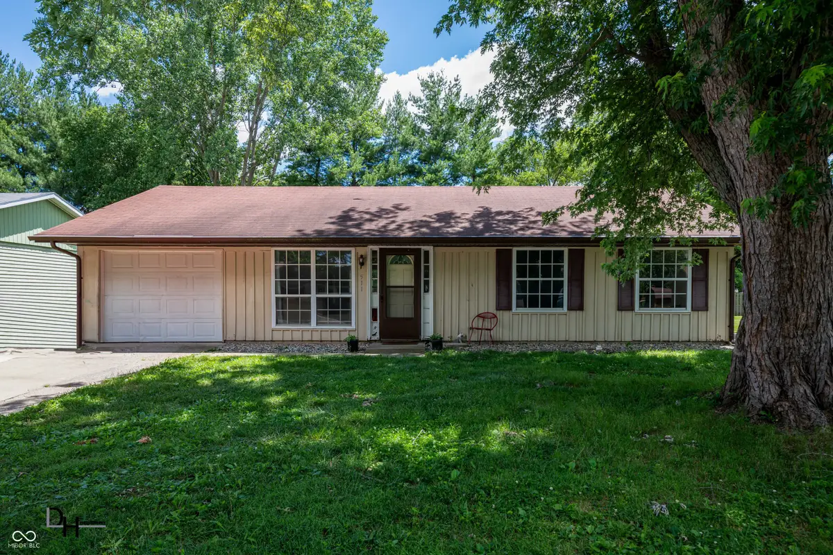 511 Beechwood Drive E, Monticello, IN 47960 - #1
