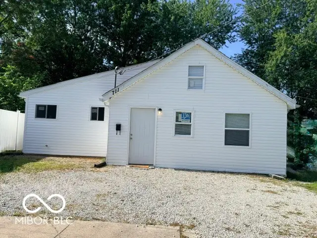 711 W Jackson Street, Seymour, IN 47274 - #1