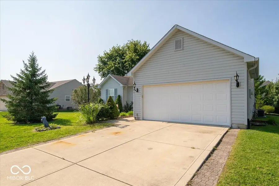 870 Shoreline Lane, Franklin, IN 46131 - #2