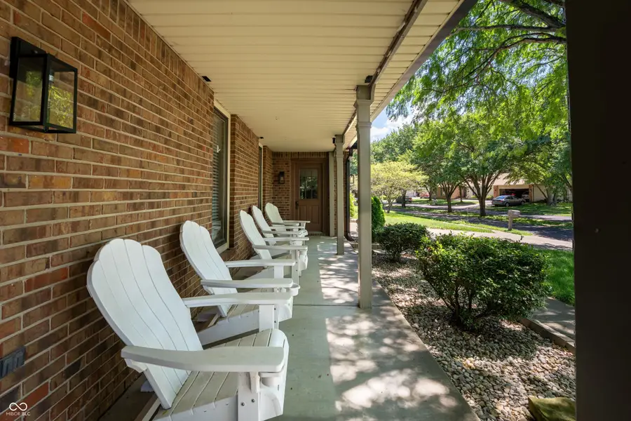 906 Hummingbird Lane, Columbus, IN 47203 - #3