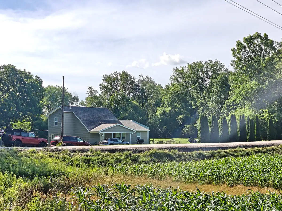 5015 E 400 N, Shelbyville, IN 46176 - #1