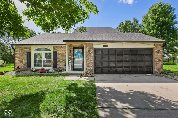 6677 Wimbledon Drive, Zionsville, IN 46077