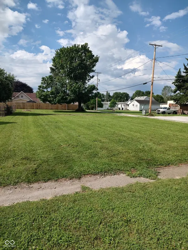 2205 S E Street, Elwood, IN 46036