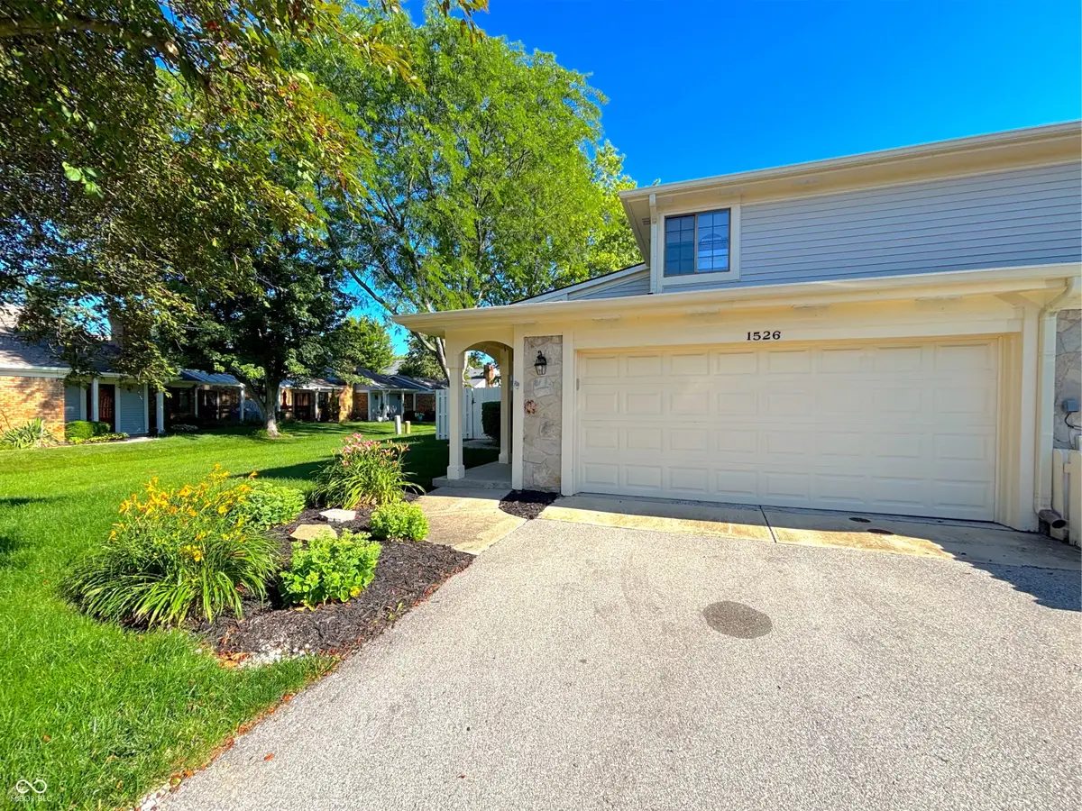 1526 Roanoke Drive, Zionsville, IN 46077 - #1