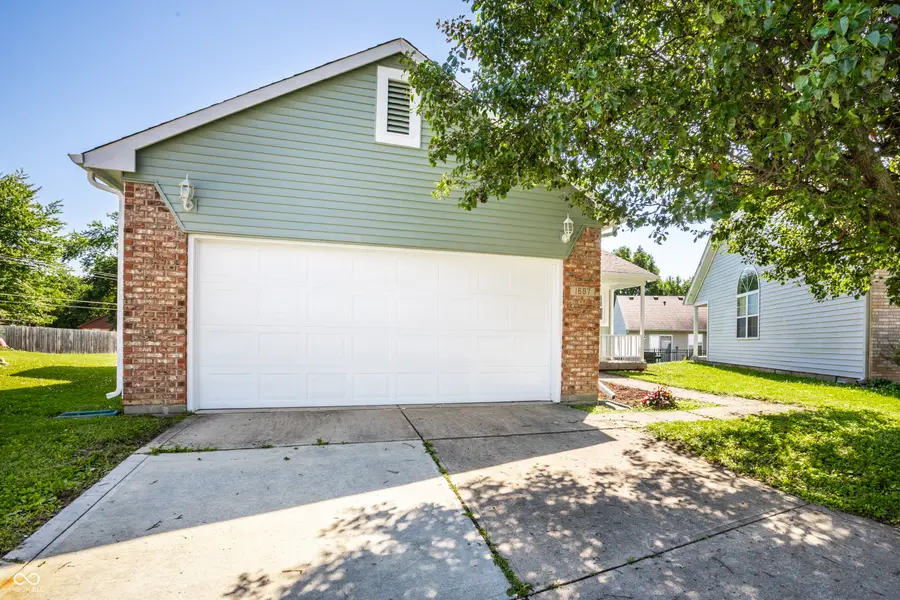 1667 Park Castle Way, Indianapolis, IN 46229 - #3