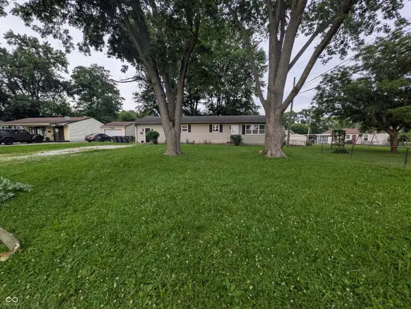 7 N Middle Street, Greenwood, IN 46143