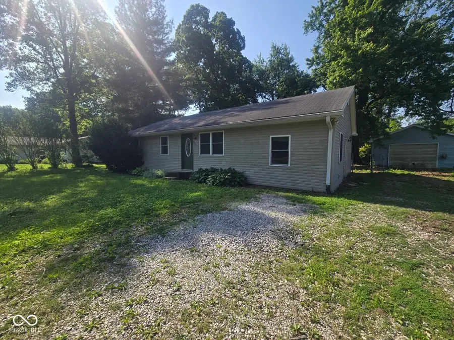 102 E Davidson Street, Staunton, IN 47881 - #2