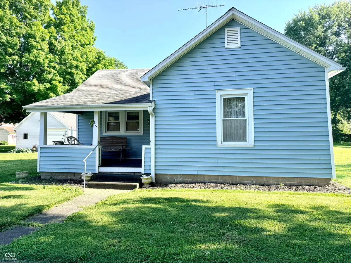 205 W Walnut Street, Waynetown, IN 47990 - #1