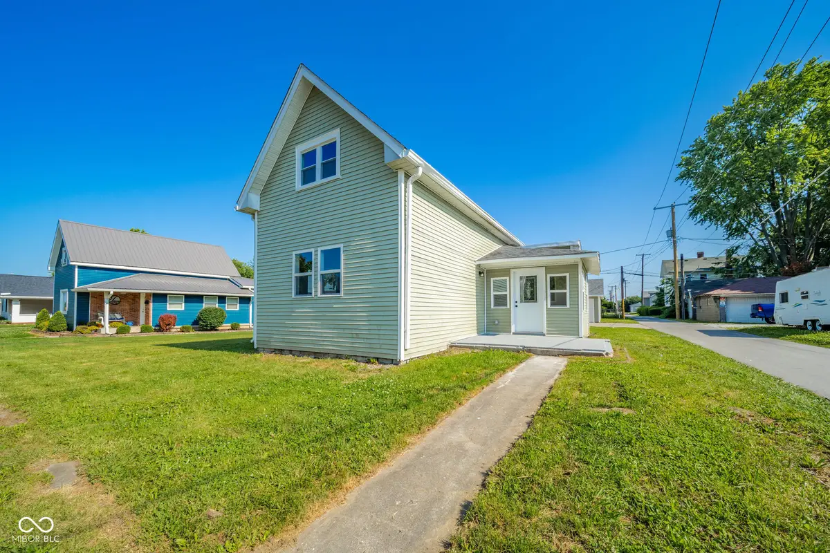1322 S E Street, Elwood, IN 46036 - #1