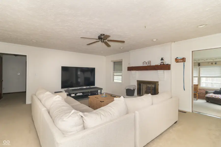 204 Creek Wood Drive, Greenfield, IN 46140 - #2