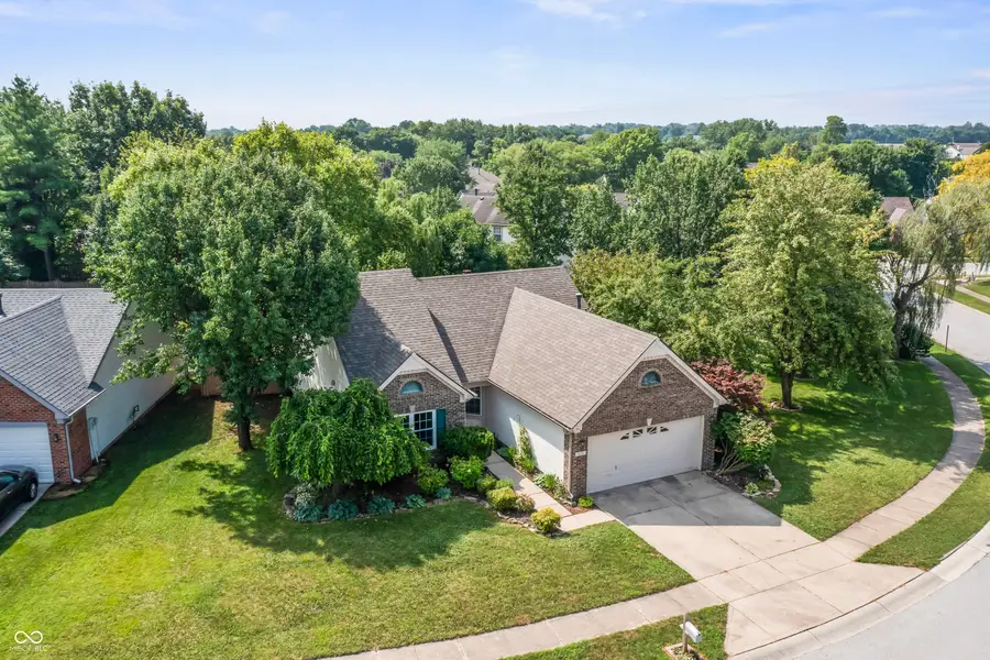 323 Lake Ridge Lane, Greenwood, IN 46142 - #2