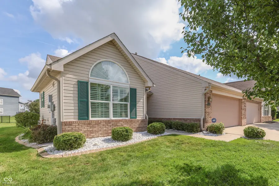 1192 Vicksburg South Drive, Greenwood, IN 46143 - #2