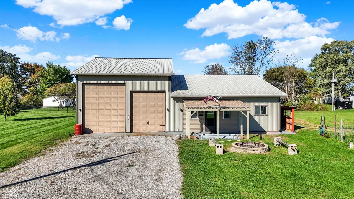 940 W 1090 N, Fountaintown, IN 46130 - #1