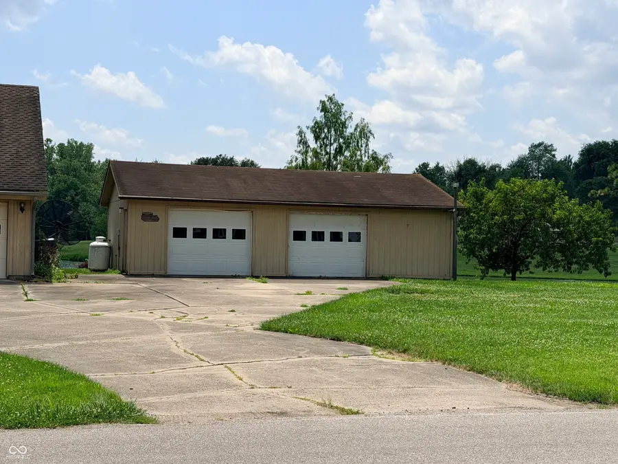 10109 E County Road 275 N, Seymour, IN 47274 - #3