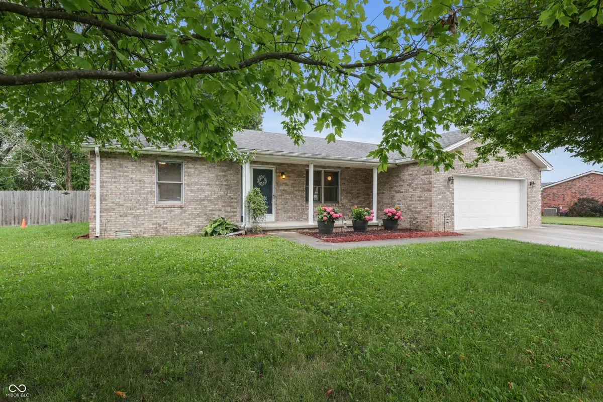 4534 Hackberry Drive, Columbus, IN 47201 - #1