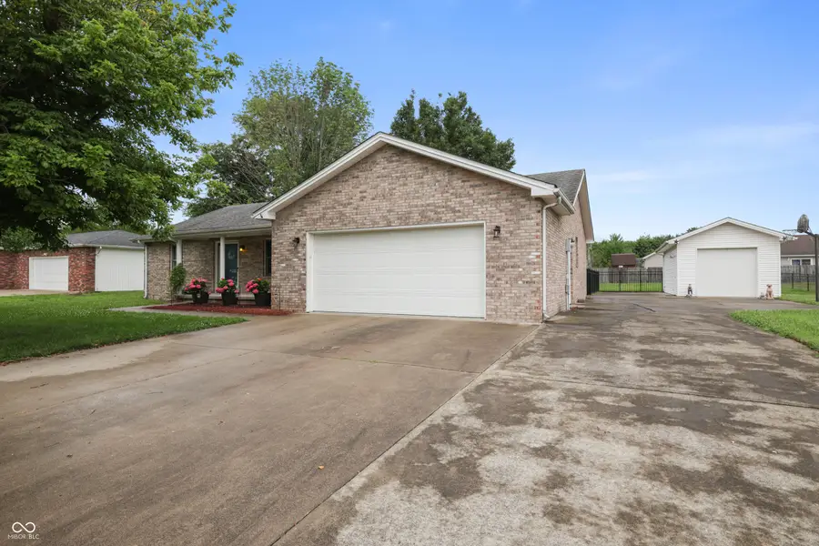 4534 Hackberry Drive, Columbus, IN 47201 - #3
