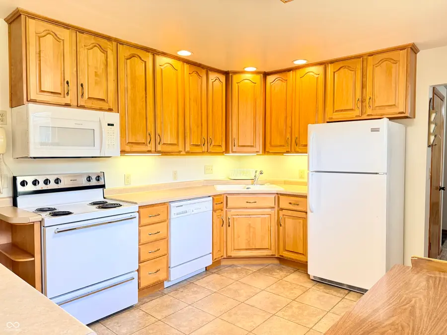 1000 Valley Drive, Crawfordsville, IN 47933 - #2