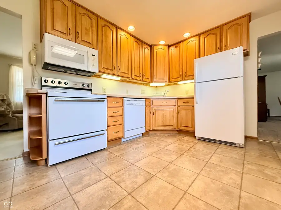 1000 Valley Drive, Crawfordsville, IN 47933 - #3