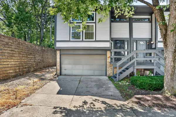8105 Valley Farms Trail, Indianapolis, IN 46214