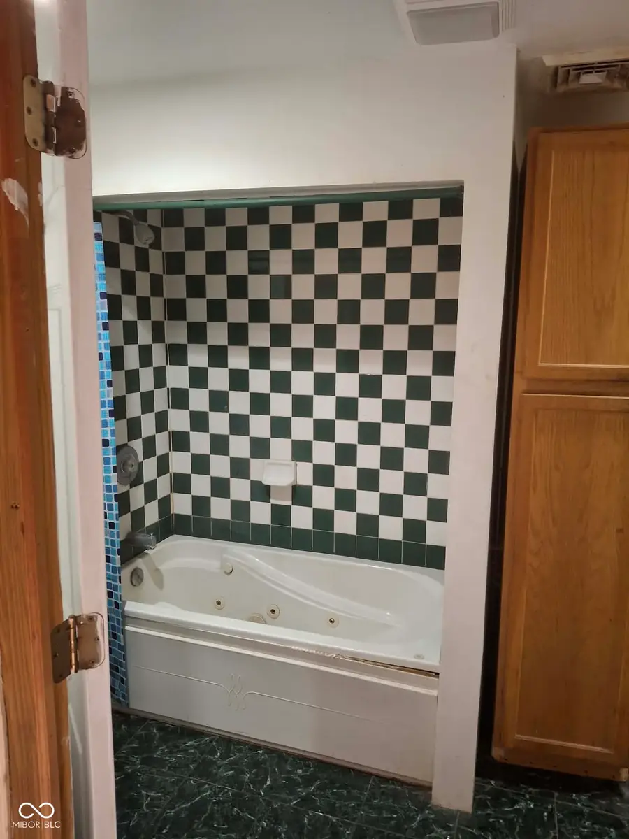 3005 S Pershing Drive, Muncie, IN 47302 - #3
