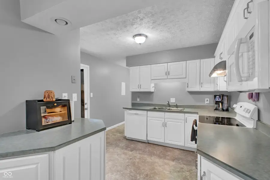 2745 Flintwood Drive, Columbus, IN 47203 - #3