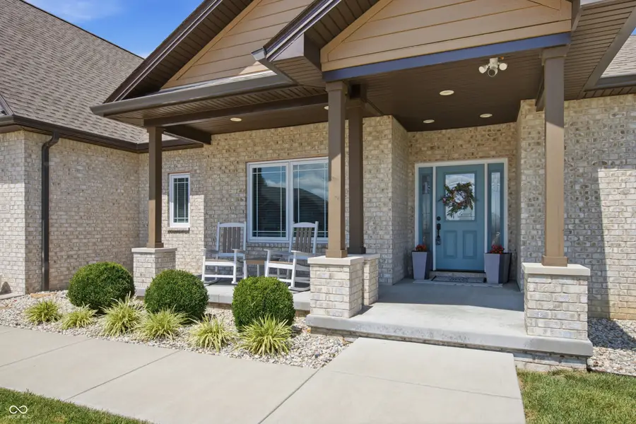 3522 Castlerock Ct., Seymour, IN 47274 - #2