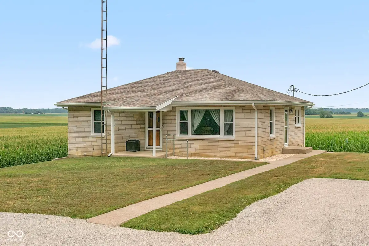 1100 E Delaney Millport Road, Vallonia, IN 47281 - #1