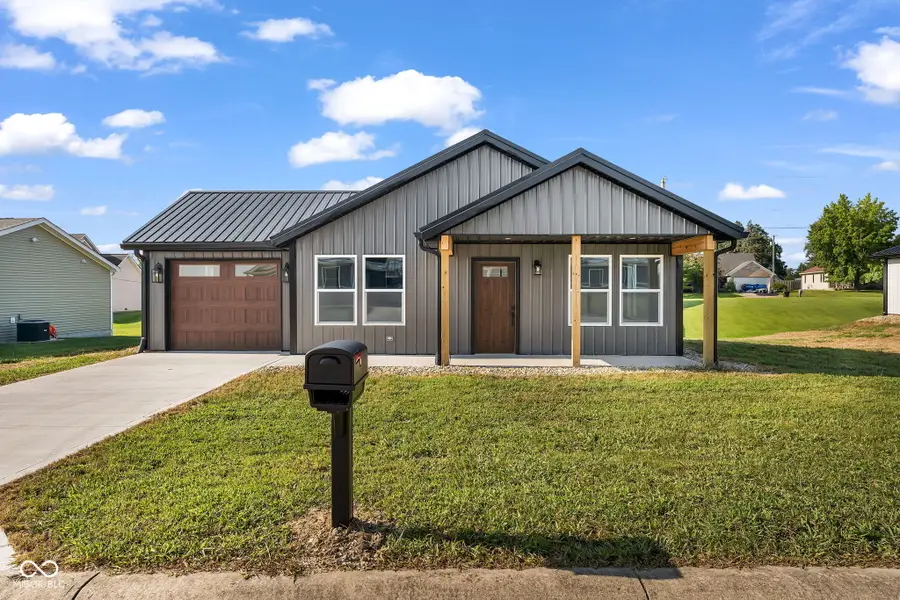404-406 E College Street, Bainbridge, IN 46105 - #2