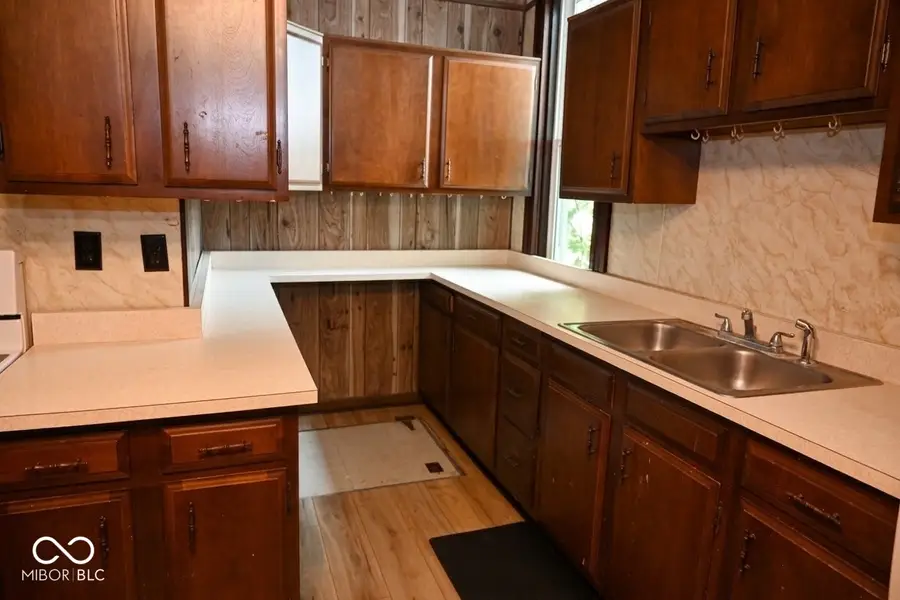 417 E 4th Street, Seymour, IN 47274 - #2