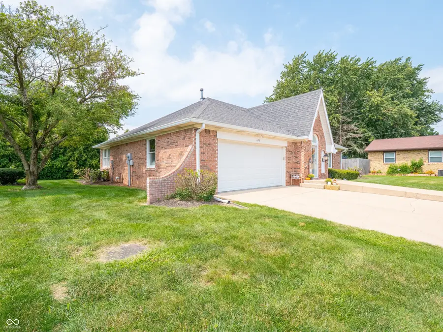 636 S Jefferson Street, Brownsburg, IN 46112 - #3