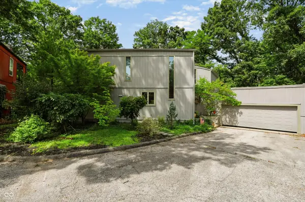 2812 W Fawkesway Drive, Bloomington, IN 47404