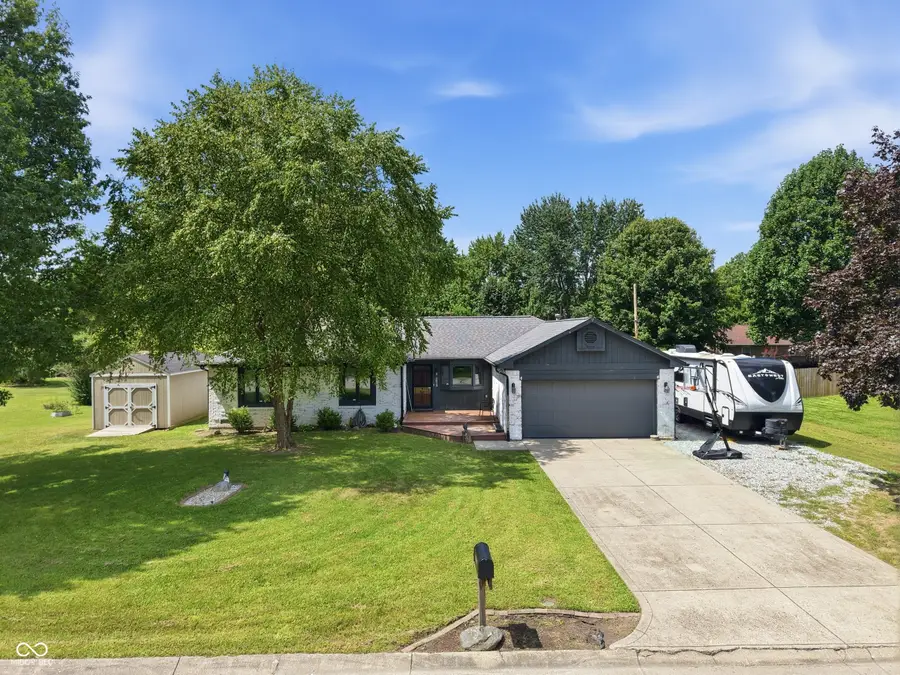 1018 Kingsway Drive, Avon, IN 46123 - #2