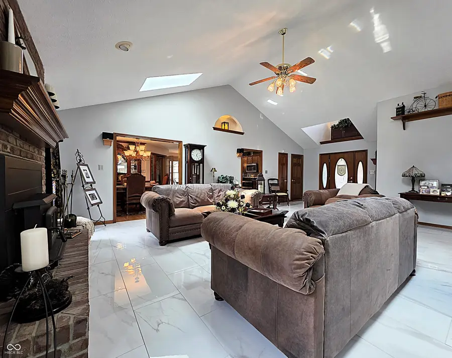 293 E Woodfield Lane, Mooresville, IN 46158 - #3
